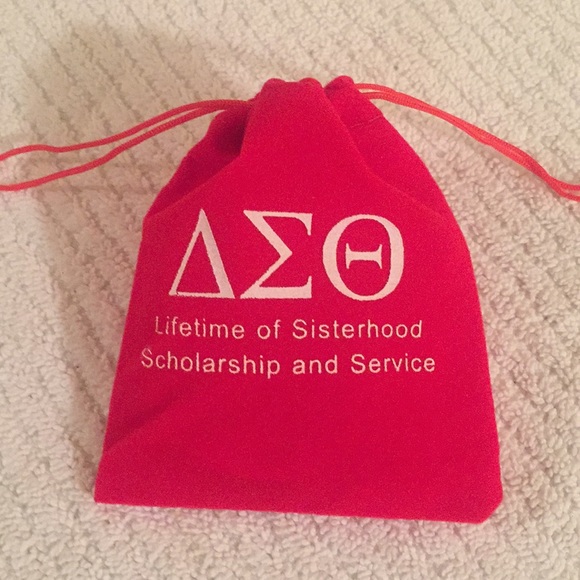 New Delta Sigma Theta small earrings w/pouch - Picture 4 of 4